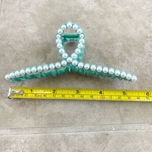 Gorgeous Anthropologie pearl hair claw!